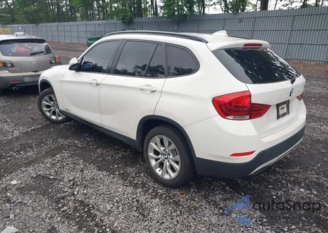 2013 BMW X1 xDrive28I из США, поврежденный, VIN WBAVL1C58DVR86250